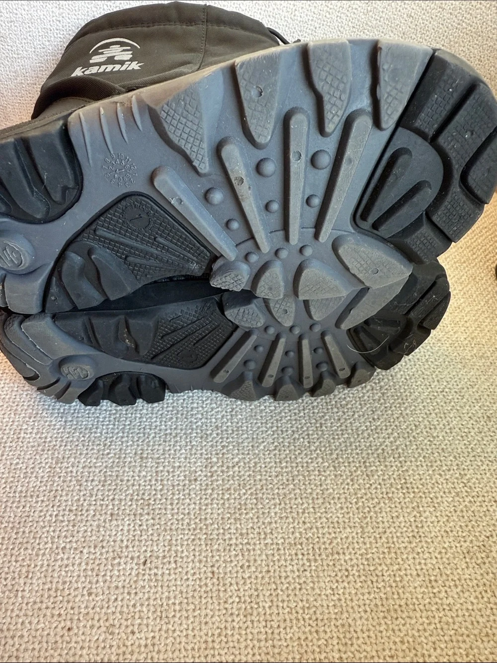Kamik Black Kids Snow Boots with Hook-and-Loop Strap size 1